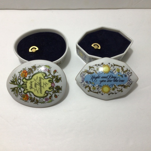 TWO SONGS OF LOVE MUSIC BOXES 1983 FRANKLIN FINE PORCELAIN - Picture 3 of 5